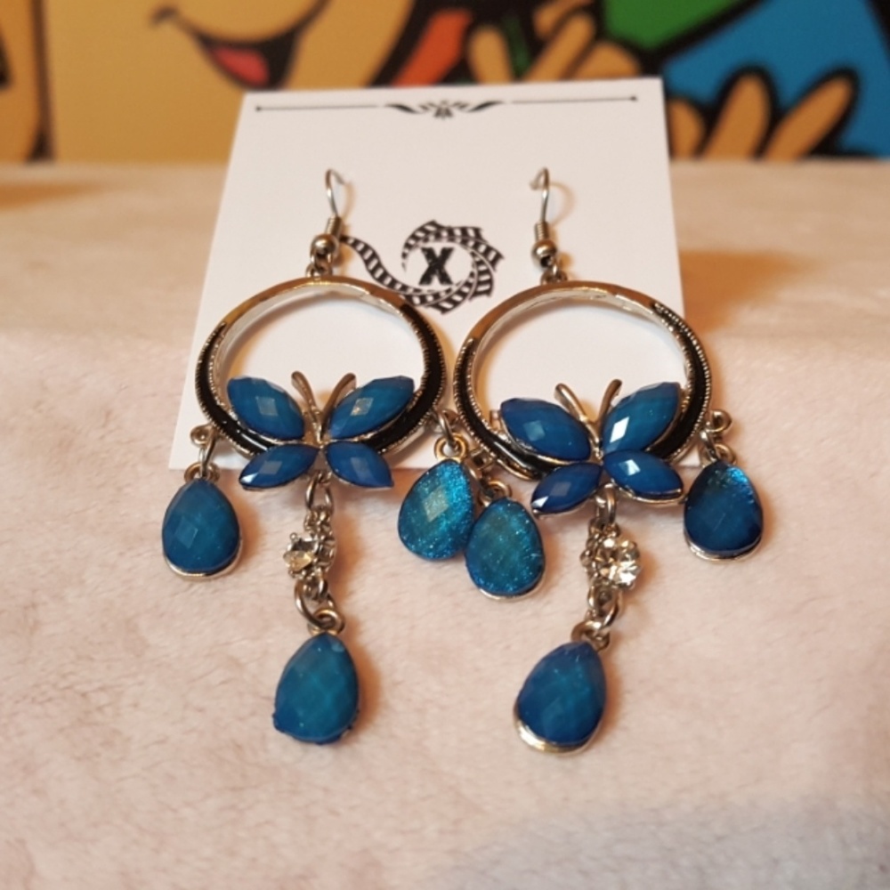 ⬇️ Blue butterfly dangling earrings faceted beads
